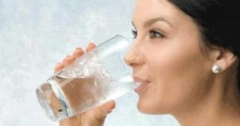 ما كمية الماء التي يحتاجها الجسم يوميًا؟ والعوامل المؤثرة على استهلاكك