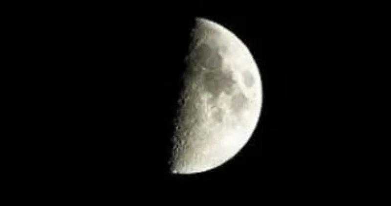 ”فلكية جدة”: قمر المحرم فى التربيع الأول اليوم